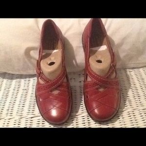 NWOT Clarks Cherry Red Flat Shoes in Size 7